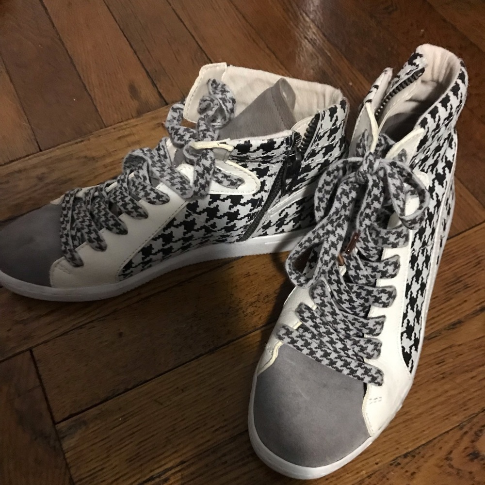 Dolce Vita sneakers (samples)
